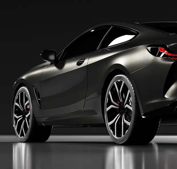 Vue latérale d'une voiture de sport gris mat avec des jantes en alliage bicolores à Poissy dans les Yvelines 78